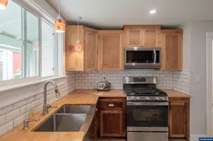 1138 9th Av SW, Albany, OR 97321 - Photo 21