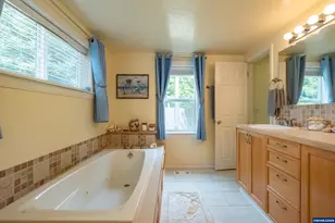 1049 N River Dr, Sweet Home, OR 97386 - Photo 21