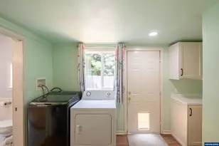 1049 N River Dr, Sweet Home, OR 97386 - Photo 23