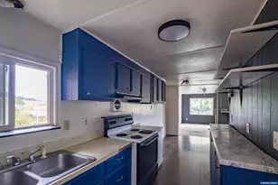 29236 Santiam Hwy, Lebanon, OR 97355 - Photo 11