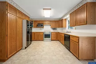 41886 Deerhorn Rd, Springfield, OR 97478 - Photo 9