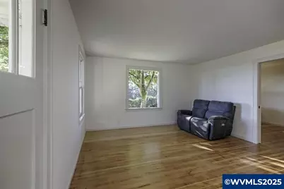 3945 Mistletoe Rd, Dallas, OR 97338 - Photo 3