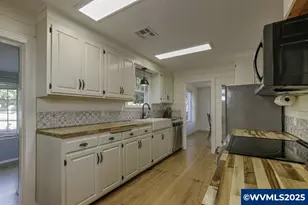 3945 Mistletoe Rd, Dallas, OR 97338 - Photo 7