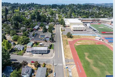 2005 Summer St SE, Salem, OR 97302 - Photo 5