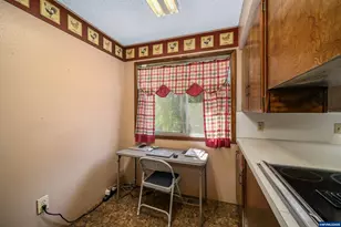 3295 Camellia Dr S, Salem, OR 97302 - Photo 17