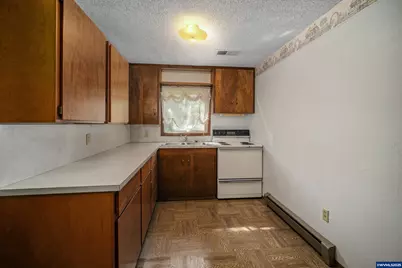 3295 Camellia Dr S, Salem, OR 97302 - Photo 27