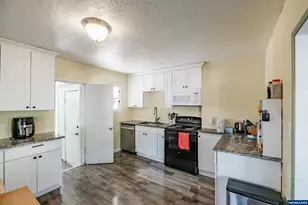 820 Rosemont Ave NW, Salem, OR 97304 - Photo 9