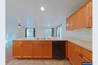 824 SE Bayshore Cir, Corvallis, OR 97333 - Photo 17