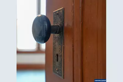 601 S Water St, Silverton, OR 97381 - Photo 9