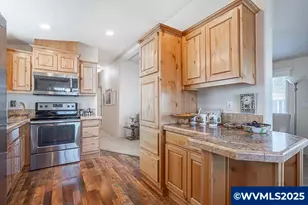 450 SE Lacreole Dr, Dallas, OR 97338 - Photo 7