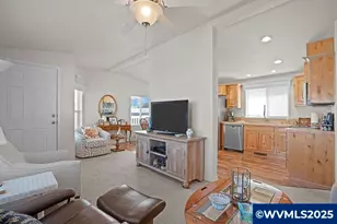 450 SE Lacreole Dr, Dallas, OR 97338 - Photo 5