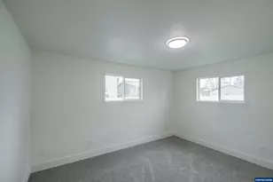 785 W B St, Lebanon, OR 97355 - Photo 27