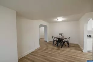 785 W B St, Lebanon, OR 97355 - Photo 3