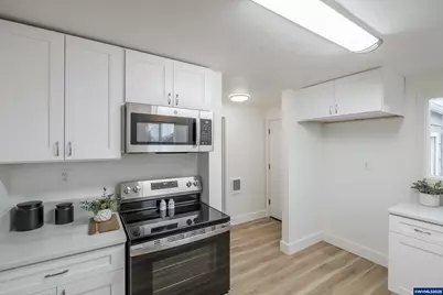 785 W B St, Lebanon, OR 97355 - Photo 21