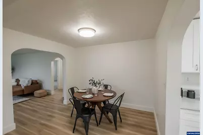 785 W B St, Lebanon, OR 97355 - Photo 5