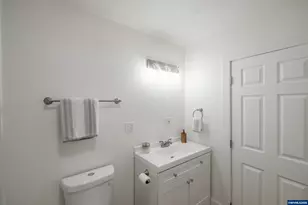 785 W B St, Lebanon, OR 97355 - Photo 35