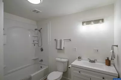 785 W B St, Lebanon, OR 97355 - Photo 33