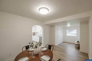 785 W B St, Lebanon, OR 97355 - Photo 13