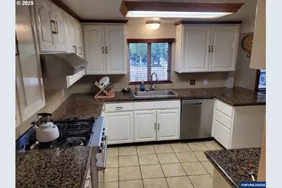 1006 Mountain View Rd Rd, Sweet Home, OR 97386 - Photo 17