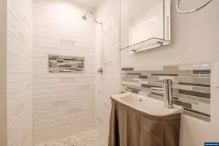 3530 NW Mariposa Dr, Albany, OR 97321 - Photo 15