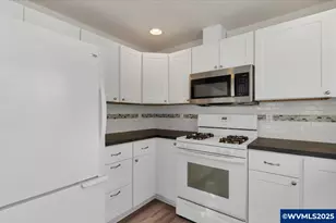 372 Pamela Ct, Jefferson, OR 97352 - Photo 11