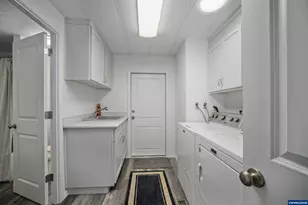 5422 Portland Rd NE, Salem, OR 97305 - Photo 33