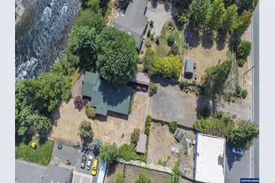 328 S 1st St, Mill City, OR 97360 - Photo 3