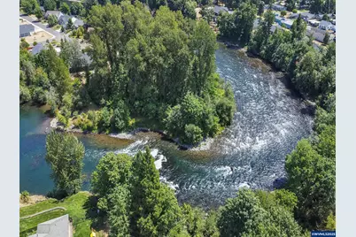 328 S 1st St, Mill City, OR 97360 - Photo 7