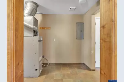 328 S 1st St, Mill City, OR 97360 - Photo 35