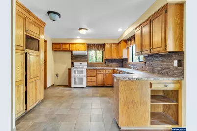 328 S 1st St, Mill City, OR 97360 - Photo 31