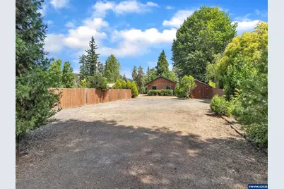 328 S 1st St, Mill City, OR 97360 - Photo 11