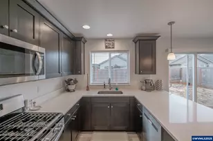 1819 SE Blueberry St, Dallas, OR 97338 - Photo 9