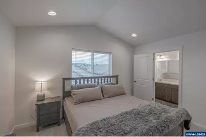 1819 SE Blueberry St, Dallas, OR 97338 - Photo 25