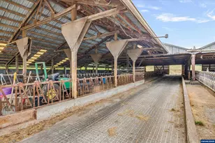 21303 S Central Point Rd, Oregon City, OR 97045 - Photo 27