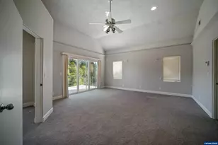 7002 Rainbow Dr SE, Salem, OR 97306 - Photo 21