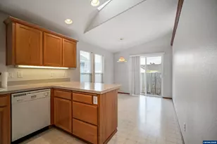 484 Travis Ct NE, Salem, OR 97301 - Photo 11