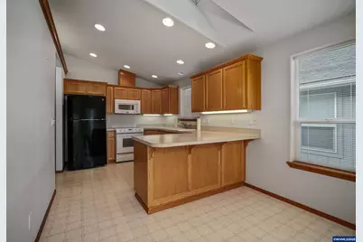 484 Travis Ct NE, Salem, OR 97301 - Photo 13