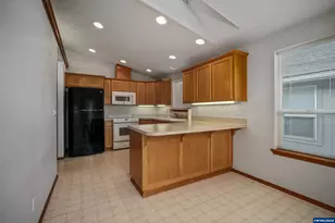 484 Travis Ct NE, Salem, OR 97301 - Photo 13