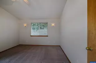 484 Travis Ct NE, Salem, OR 97301 - Photo 15