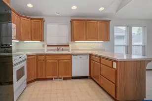 484 Travis Ct NE, Salem, OR 97301 - Photo 9