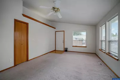 484 Travis Ct NE, Salem, OR 97301 - Photo 5