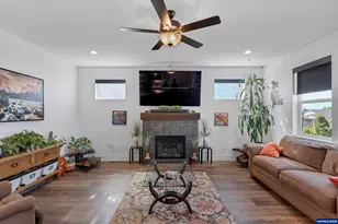 449 NE Pine St, Sublimity, OR 97385 - Photo 11