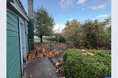 389 C St, Independence, OR 97351 - Photo 29