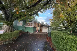 389 C St, Independence, OR 97351 - Photo 3