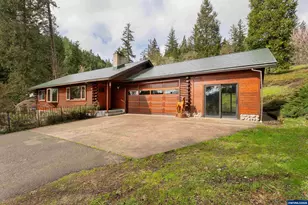 402 Northside Rd, Sutherlin, OR 97479 - Photo 3