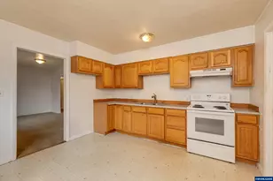 3030 Doughton St S St, Salem, OR 97302 - Photo 9