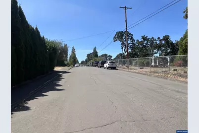 210 Hoyt St S, Salem, OR 97302 - Photo 25