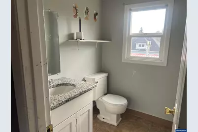 210 Hoyt St S, Salem, OR 97302 - Photo 9