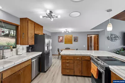 34501 Knox Butte Rd E, Albany, OR 97322 - Photo 13