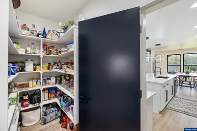 653 NW East Thornton Lake Dr, Albany, OR 97321 - Photo 11